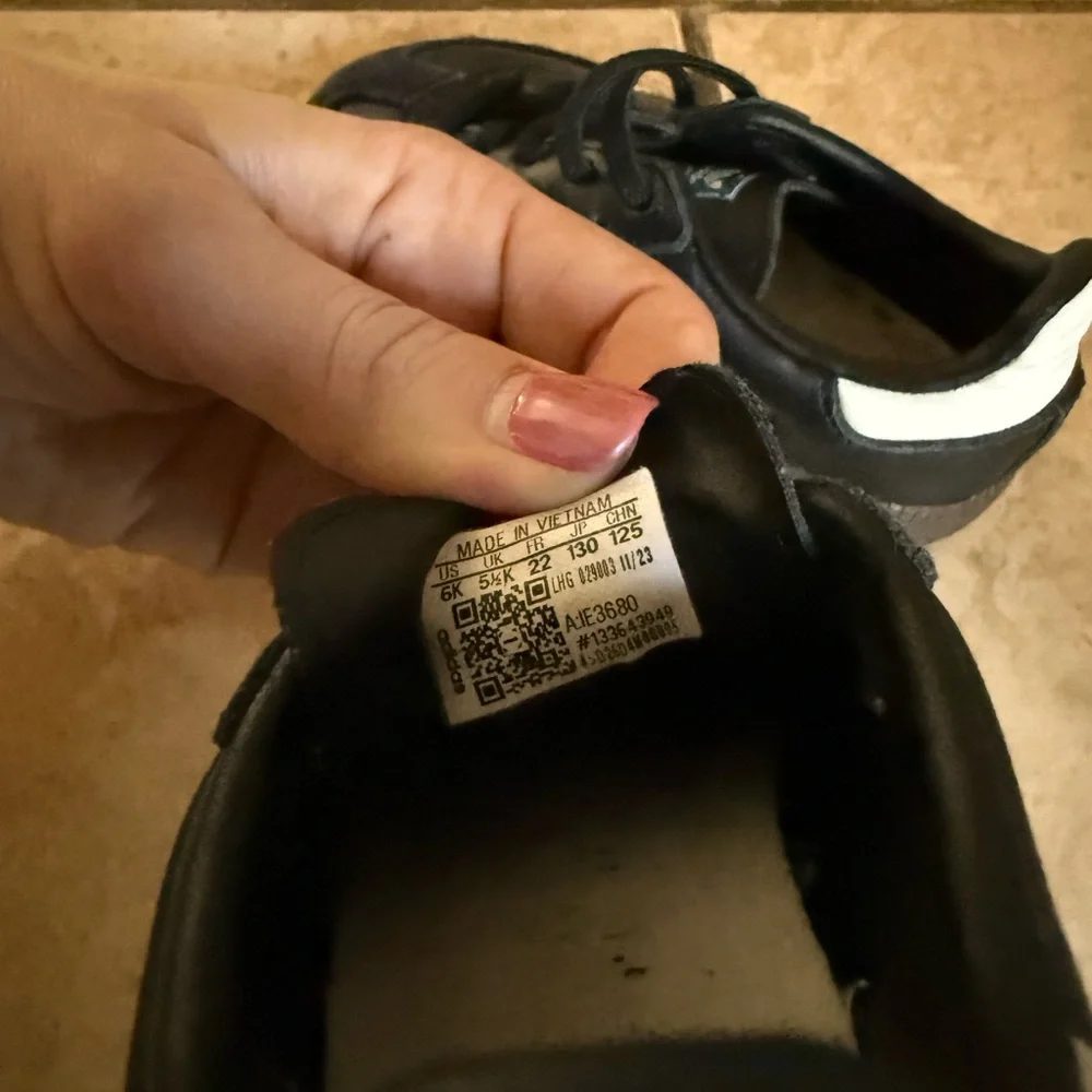 Adidas kids sambas size 6 toddler